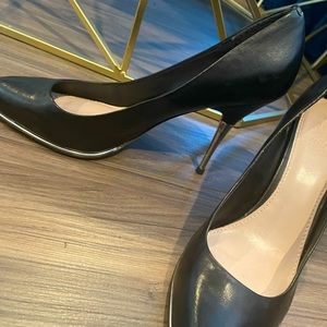 Gorgeous Black heels with silver lining